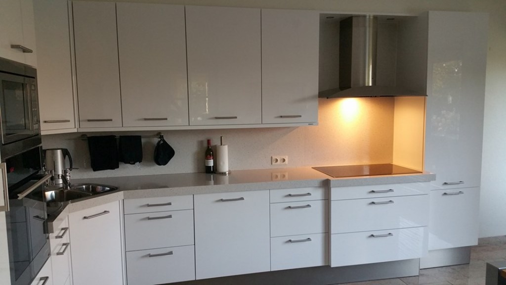 werken in een keuken twa keukens de keukenspecialist bij u thuis werken in een keuken twa keukens de keukenspecialist bij u thuis